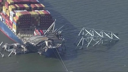 美 볼티모어항 붕괴 교량 잔해 폭파해 제거 / YTN