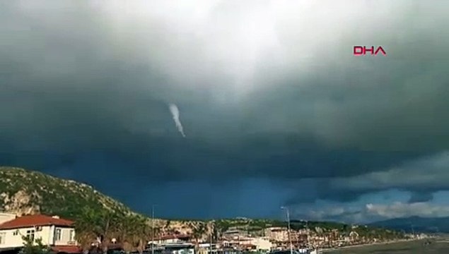 Hatay’da oluşan hortum kamerada