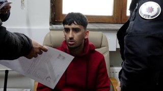 Kaçak Afgan'dan Photoshop oyunu: QR kod yakalattı