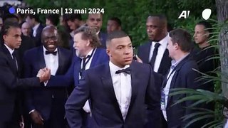 Mbappé quitte la Ligue 1 avec un nouveau trophée de meilleur joueur