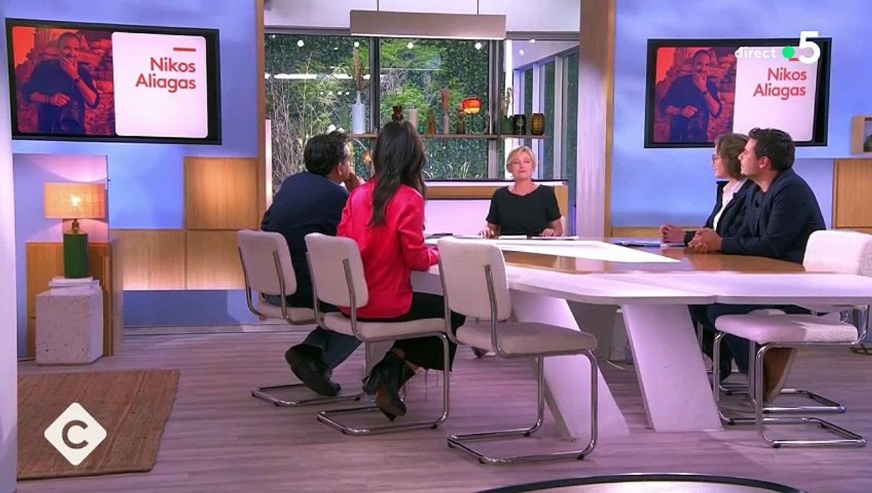 Gros bouleversement pour Anne-Elisabeth Lemoine dans "C à vous"Anne-Elisabeth Lemoine et l'équipe de "C à vous"