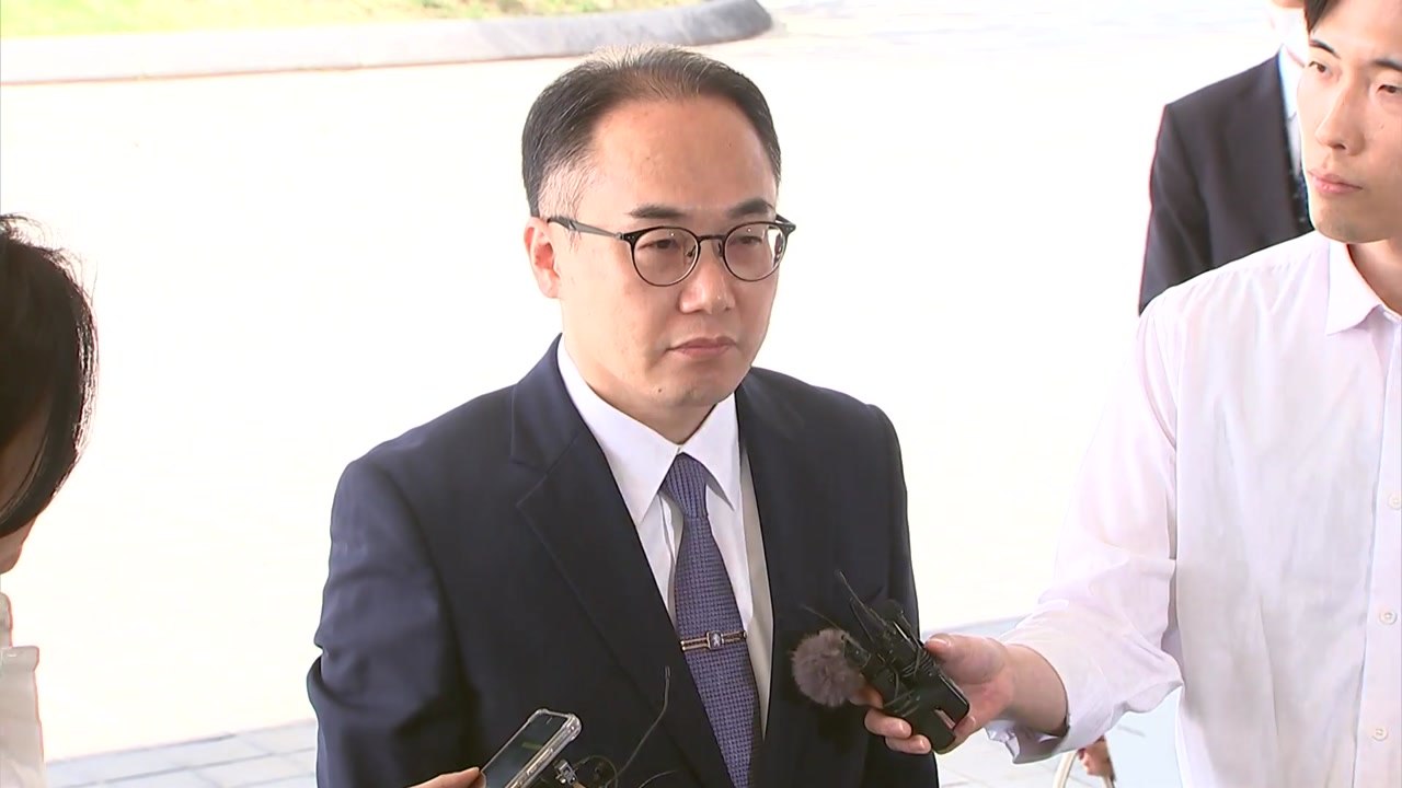 이원석, 인사 관련 질문에 '7초 침묵'...원칙 수사 강조도 / YTN