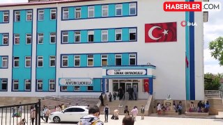 Elazığ'da sınav esnasında kopya çekerken öğretmenini bıçaklayan öğrenci gözaltına alındı
