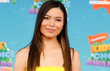 "Não me sinto segura", lamenta Miranda Cosgrove após invasão de stalker terminar em tragédia
