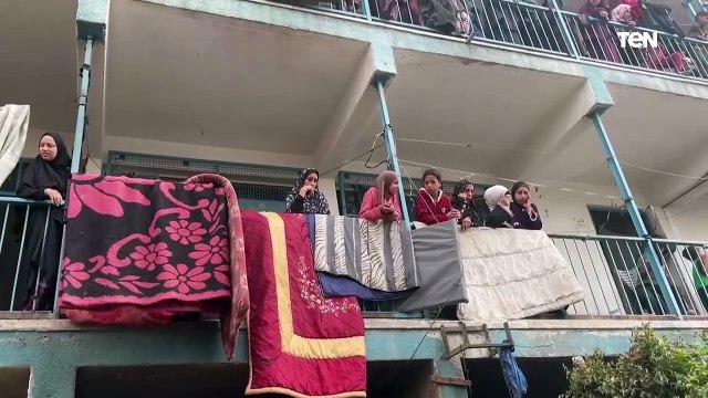 قصفت بدون سابق إنذار.. شهادات النازحين في مخيم النصيرات بعد قصف أحد مدارس الإيواء