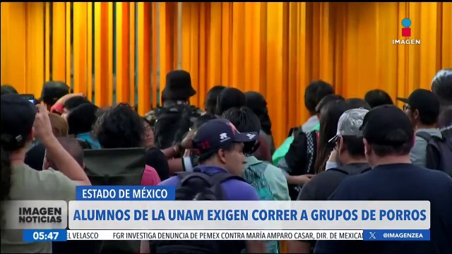 Estudiantes de la UNAM se manifiestan en el CCH Naucalpan en contra de los porros