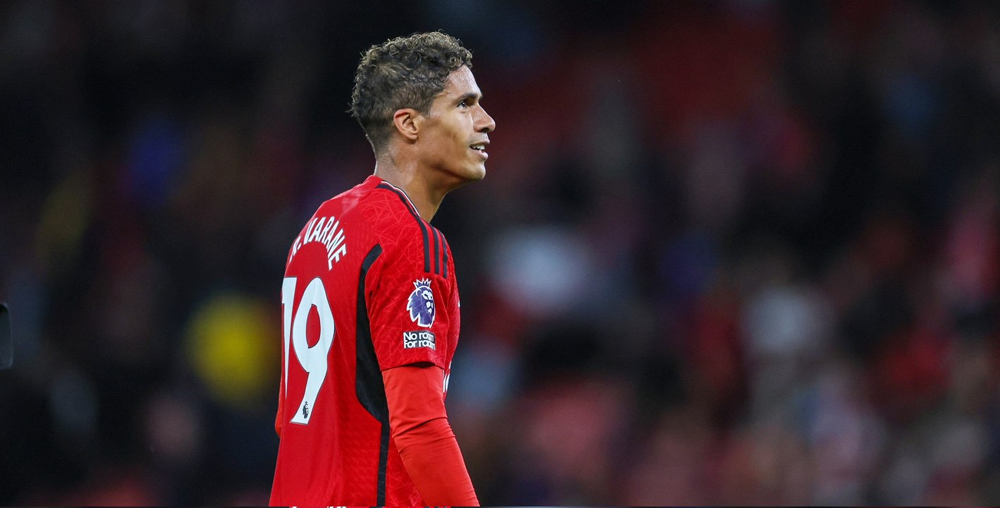 مانشستر يونايتد يعلن رحيل لاعبه الفرنسي رافاييل فاران