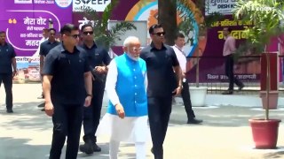 شاهد: رئيس الوزراء مودي يقدم ترشحه لولاية ثالثة في الانتخابات العامة بالهند