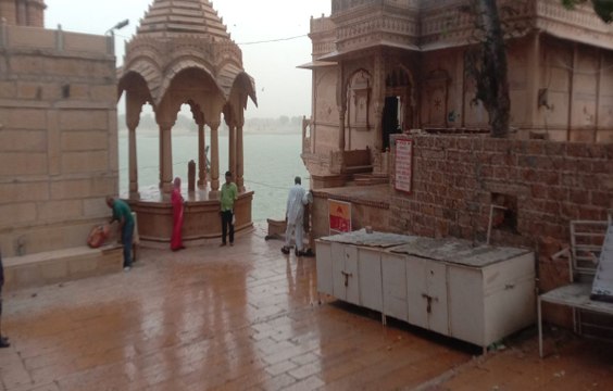 जैसलमेर जिले में मौसम के ने दिखाए रंग