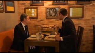 Blinken a Kiev va in pizzeria con il ministro degli Esteri Kuleba