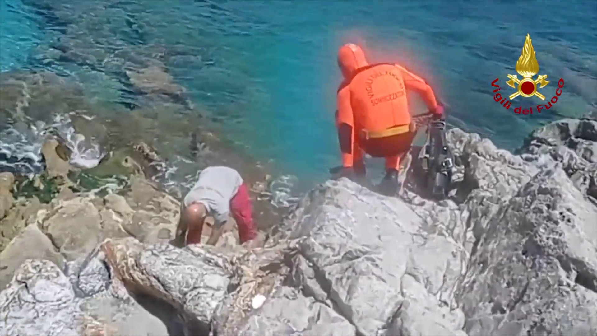 Video Giallo a Palermo, il cadavere di un uomo trovato in mare