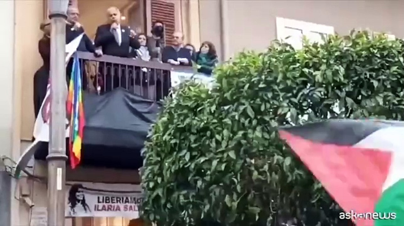 Fratoianni a Budapest vede Ilaria Salis, "tenace, pensa al domani"