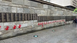 Paris : le Mur des Justes du mémorial de la Shoah tagué de mains rouges
