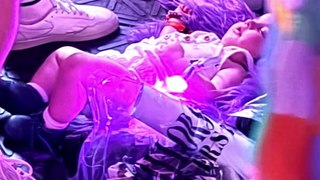  Un bébé a été vu lors du concert de Taylor Swift, allongé par terre sur une couverture 