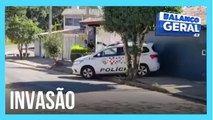 Criminosos armados invadem casa da sogra do prefeito de São Roque (SP)