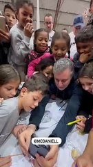 Video: No RS, Luciano Huck é surpreendido por crianças com pedido de ligação; saiba para quem ele precisou ligar
