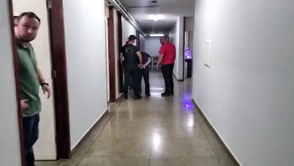 Vídeo mostra prisão de suspeito de feminicídio no Itapoã