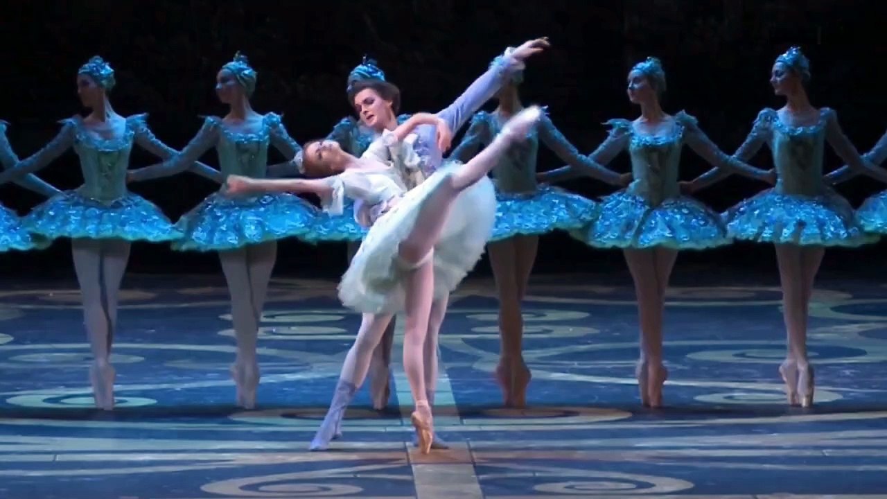 El Ballet de San Petersburgo presenta "El Lago de los Cisnes" en Posadas.