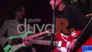 ABD Dışişleri Bakanı, Kiev'de barda gitar çalıp şarkı söyledi