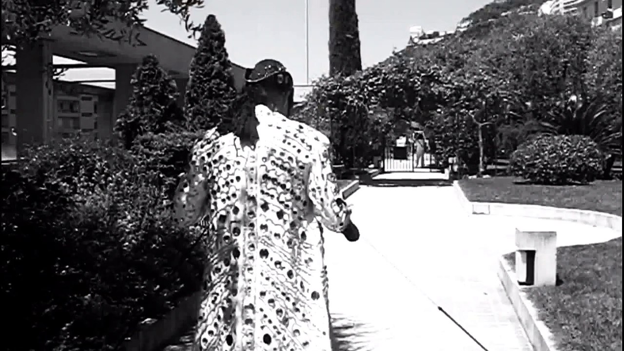 Michael The GliterKing - Walking the dog