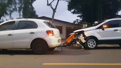 Colisão entre Gol e Ecosport é registrada na Rua Fortaleza
