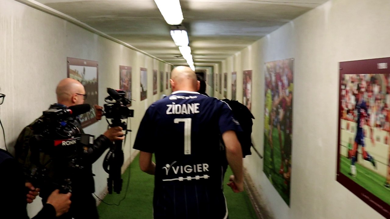 Souvenirs dans le tunnel du stade Chaban-Delmas de Bordeaux