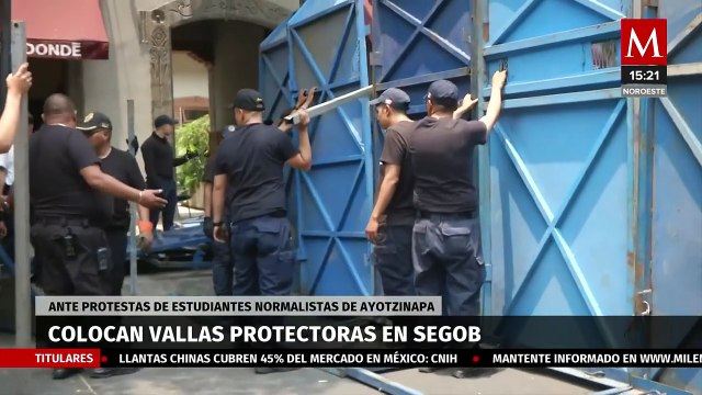 Colocan vallas de protección en la Segob; ante protestas de normalistas de Ayotzinapa