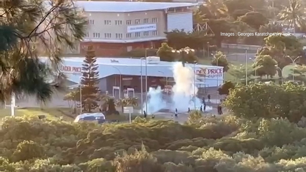 Incendies et panaches de fumée à Nouméa, des émeutes secouent la Nouvelle-Calédonie