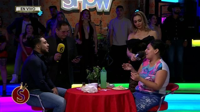 'Ojitos' ¿rechaza a esta chica que busca su amor?