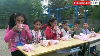Öğrencilerin hayali gerçek oldu: İlk defa hamburger yediler
