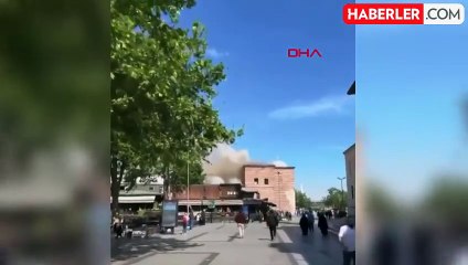 İstanbul Eminönü'ndeki Mısır Çarşısı'nda Yangın Çıktı