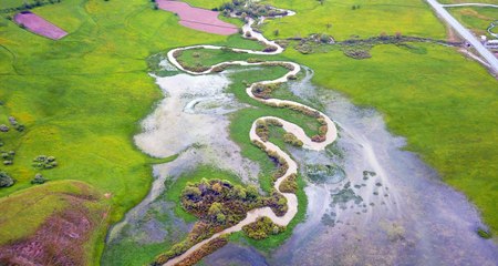Havadan görüntülenen Güzeldere menderesleri mest ediyor