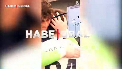 Sarılmaya doyamadılar! Arda Güler'e soyunma odasında tebrik yağmuru