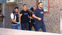 Polis, evde bulamadıkları uyuşturucu şüphelilerini kardeşine aratıp yakaladı