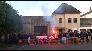 Agguato in Normandia, la proteste davanti alle carceri