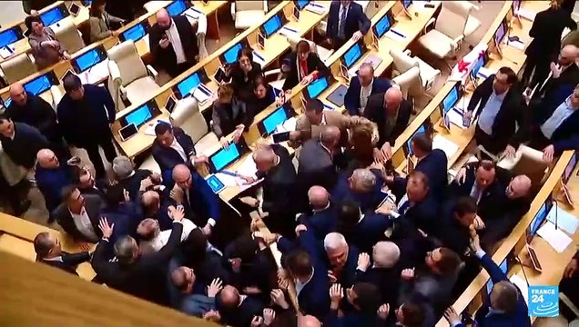Géorgie : des milliers de manifestants après l'adoption d'une loi sur l' influence étrangère