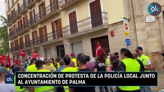 Concentración de protesta de la Policía Local junto al Ayuntamiento de Palma