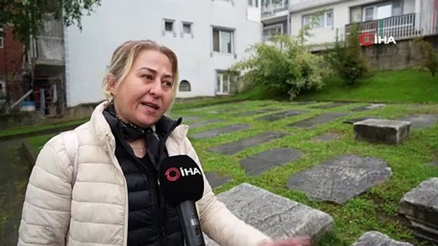 Bursa'da çocuk parkında Fransız mezarlığı