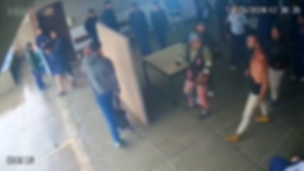 Pai invade escola para agredir aluno que brigou com o filho