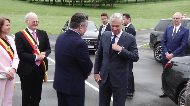 Le Roi en visite au centre opérationnel de l'ESA à Redu