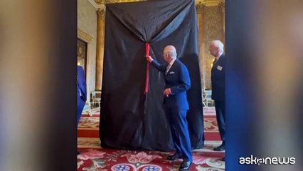 Il primo ritratto ufficiale di re Carlo non piace a tutti