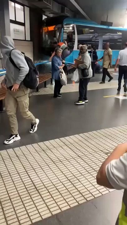 Una guagua se queda sin frenos