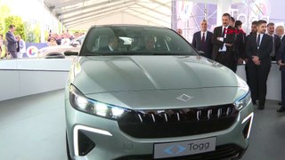 Cumhurbaşkanı Erdoğan, Togg’un yeni sedan modeli T10F’i inceledi