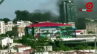 İstiklal Caddesi'nde yangın: Caddenin bir kısmı kapatıldı