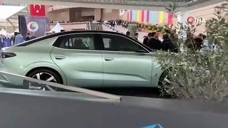 TOGG'un Sedan modeli ilk defa sergilendi! Cumhurbaşkanı Erdoğan aracı inceledi