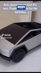 Kim Kardashian regaló un Tesla a su hijo