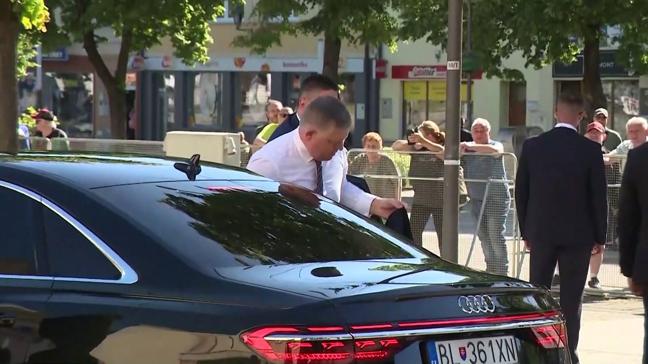 Schüsse aus nächster Nähe auf Regierungschef Fico in Handlova in der Slowakei