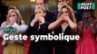 Judith Godrèche mains sur la bouche pour « Moi aussi » en haut des marches de Cannes