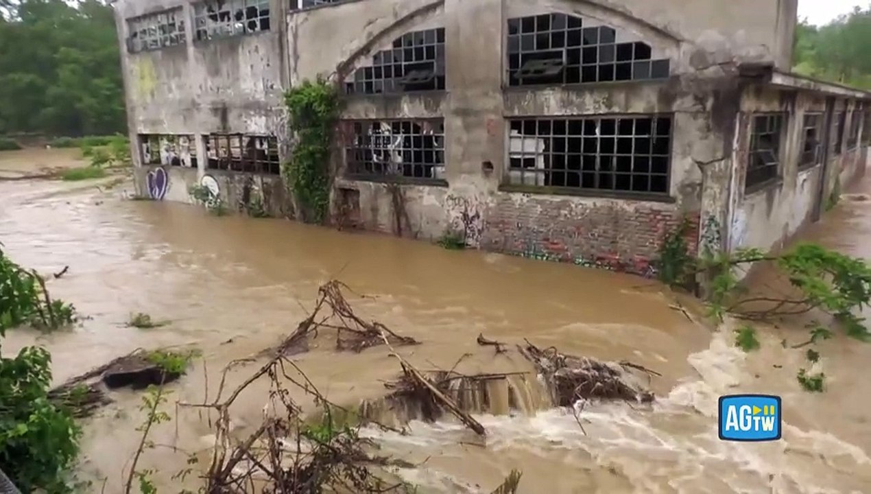 Maltempo Lombardia, esonda il fiume Lambro a Monza: le auto sommerse dall'acqua