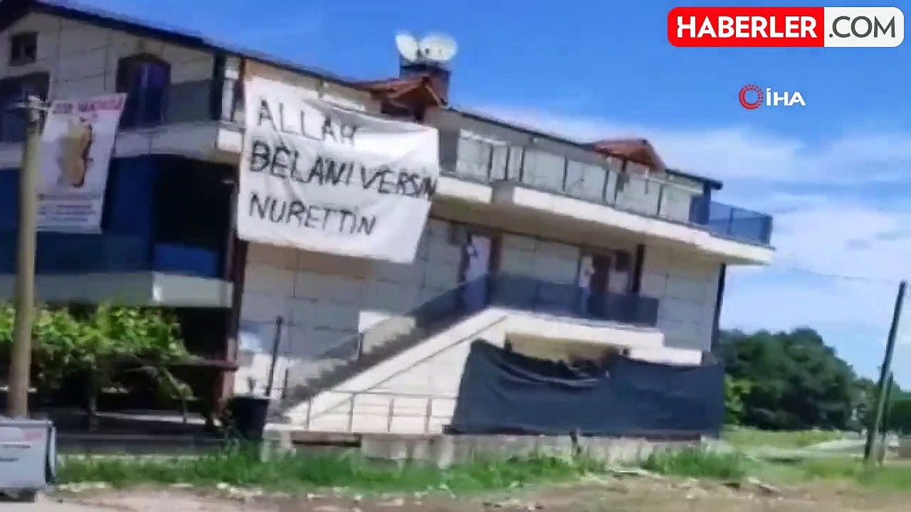 Binaya asılan "Allah belanı versin Nurettin" yazılı pankart vatandaşları şaşırttı